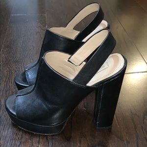 Bcbgmaxazria black pumps